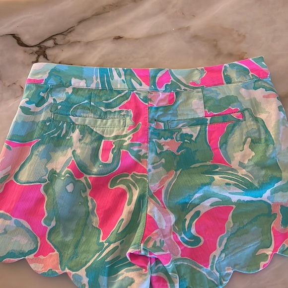 Lilly Pulitzer 5” inch buttercup short. - Picture 2 of 5